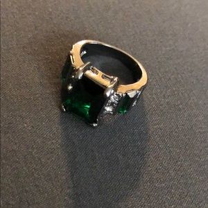 Women’s Emerald 10kt Ring